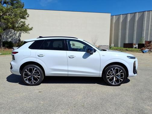 Glacier White Metallic 2026 Audi Q3 S line