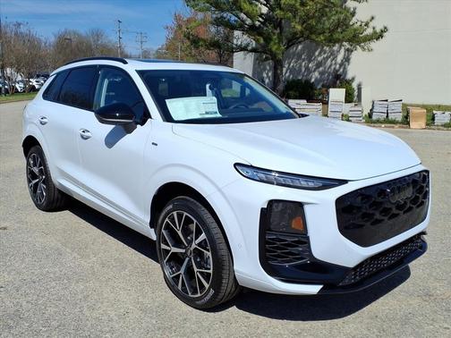 Glacier White Metallic 2026 Audi Q3 S line