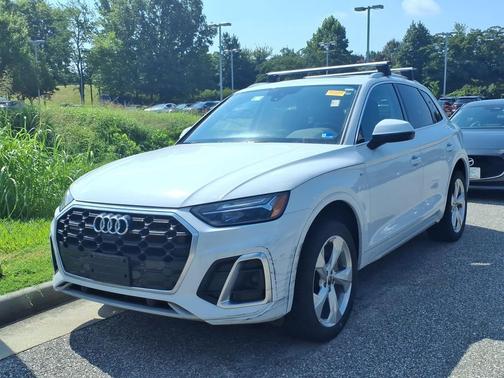 Glacier White Metallic 2023 Audi Q5 45 S line Premium Plus
