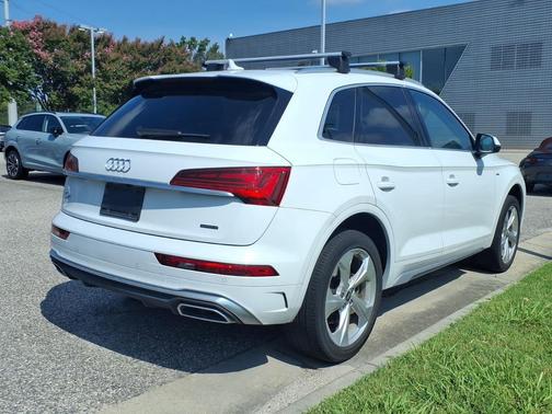 Glacier White Metallic 2023 Audi Q5 45 S line Premium Plus