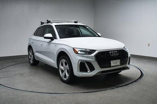 Glacier White Metallic 2023 Audi Q5 45 S line Premium Plus