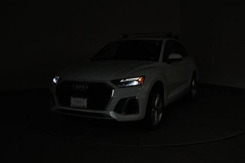 Glacier White Metallic 2023 Audi Q5 45 S line Premium Plus