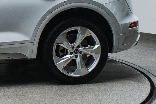 Glacier White Metallic 2023 Audi Q5 45 S line Premium Plus