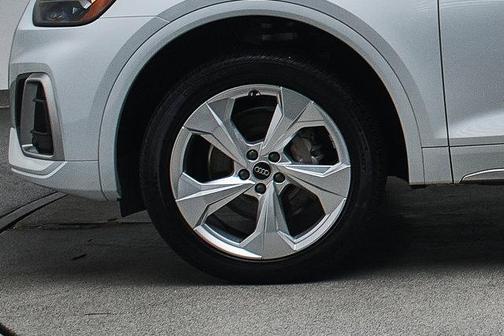 Glacier White Metallic 2023 Audi Q5 45 S line Premium Plus