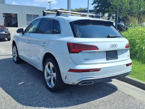 Glacier White Metallic 2023 Audi Q5 45 S line Premium Plus