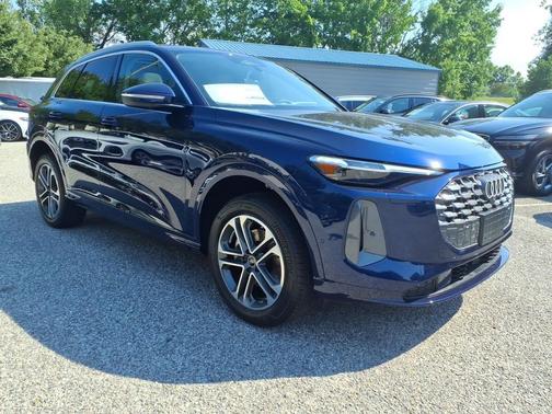 Navarra Blue Metallic 2026 Audi Q5 Premium Plus TFSI quattro S tronic