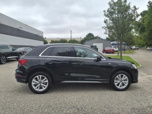 Mythos Black Metallic 2025 Audi Q3 Premium 45 TFSI S line quattro Tiptronic