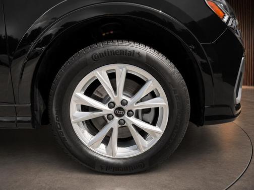Mythos Black Metallic 2025 Audi Q3 Premium 45 TFSI S line quattro Tiptronic