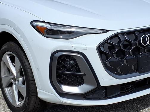 Glacier White Metallic 2025 Audi Q5 Premium Plus TFSI quattro S tronic