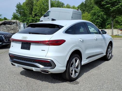 Glacier White Metallic 2025 Audi Q5 Premium Plus TFSI quattro S tronic