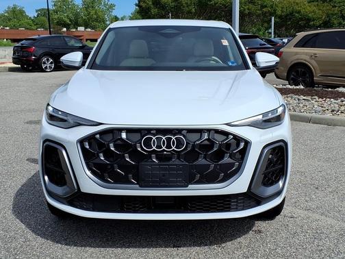 Glacier White Metallic 2025 Audi Q5 Premium Plus TFSI quattro S tronic
