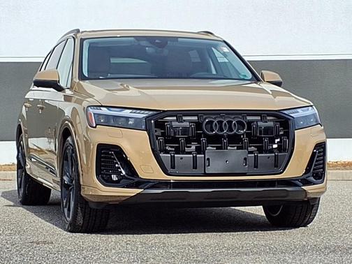 Sakhir Gold Metallic 2025 Audi Q7 55 Prestige
