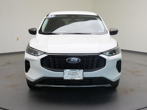 Oxford White 2023 Ford Escape Active