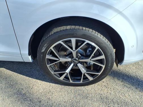 Glacier White Metallic 2026 Audi Q3 S line