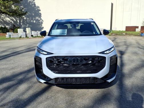 Glacier White Metallic 2026 Audi Q3 TFSI quattro S tronic