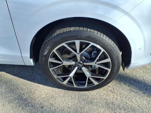 Glacier White Metallic 2026 Audi Q3 TFSI quattro S tronic