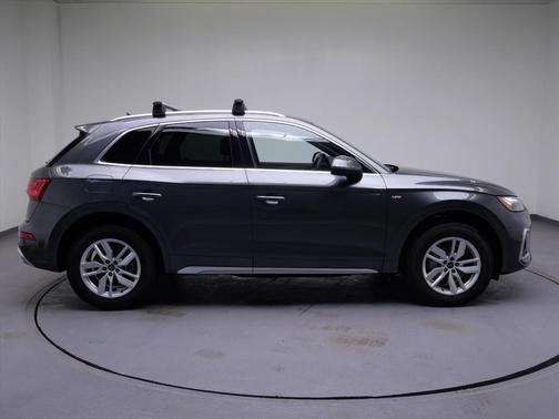 Daytona Gray Pearl Effect 2024 Audi Q5 45 S line Premium