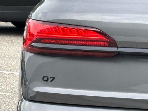 Samurai Gray Metallic 2025 Audi Q7 45 Premium Plus