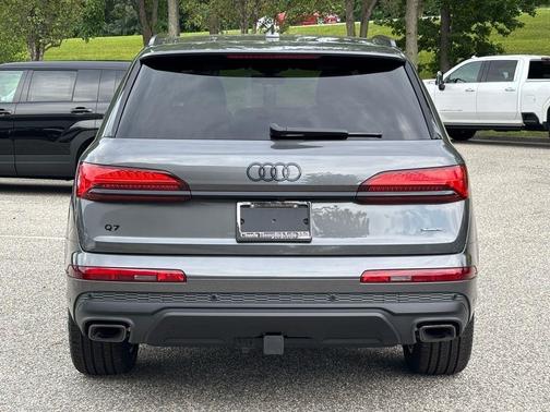 Samurai Gray Metallic 2025 Audi Q7 45 Premium Plus
