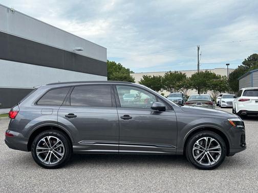 Samurai Gray Metallic 2025 Audi Q7 45 Premium Plus
