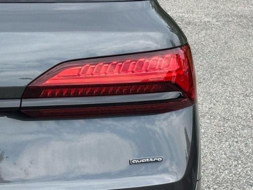 Samurai Gray Metallic 2025 Audi Q7 45 Premium Plus