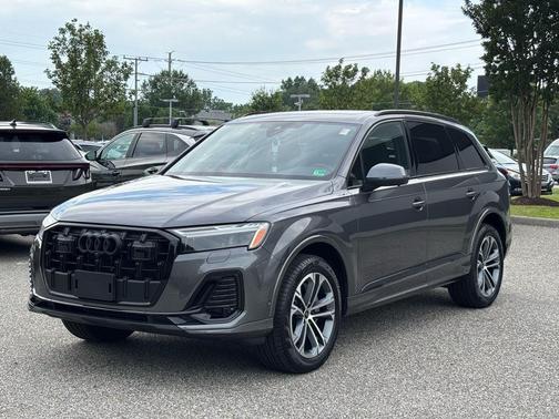 Samurai Gray Metallic 2025 Audi Q7 45 Premium Plus
