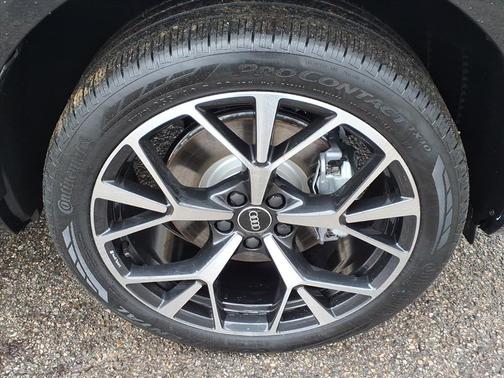 Mythos Black Metallic 2026 Audi Q3 S line