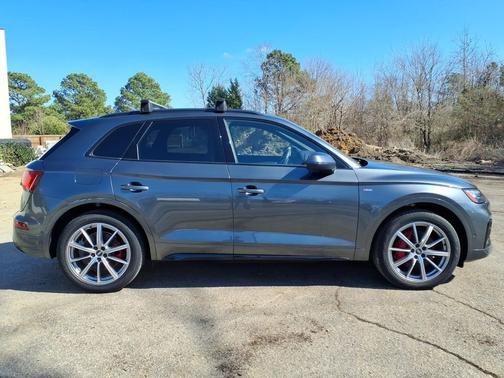 Daytona Gray Pearl Effect 2024 Audi Q5 55 S line Prestige