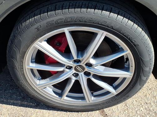 Daytona Gray Pearl Effect 2024 Audi Q5 55 S line Prestige