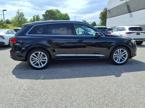 Daytona Gray Pearl Effect 2025 Audi Q3 45 S line Premium Plus