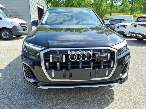 Daytona Gray Pearl Effect 2025 Audi Q3 45 S line Premium Plus