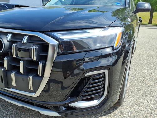 Daytona Gray Pearl Effect 2025 Audi Q3 45 S line Premium Plus