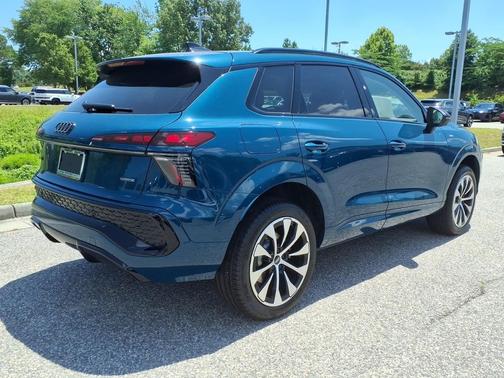 Malpelo Blue Metallic 2026 Audi Q3 TFSI quattro S tronic
