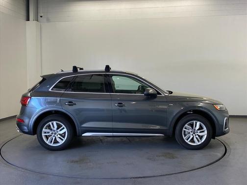 Daytona Gray Pearl Effect 2024 Audi Q5 45 S line Premium