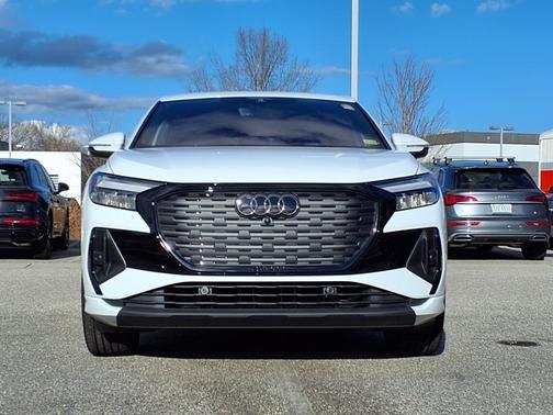 Glacier White Metallic 2025 Audi Q4 e-tron Sportback Premium Plus 55 quattro