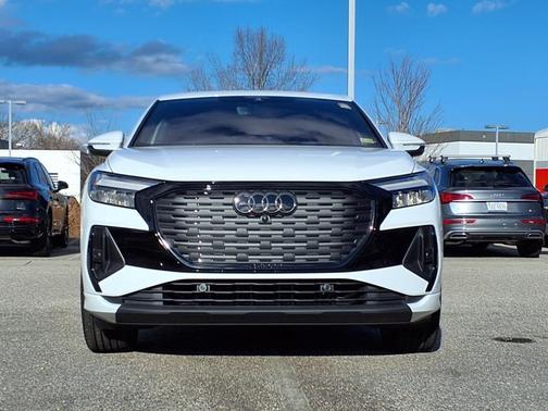 Glacier White Metallic 2025 Audi Q4 e-tron Sportback Premium Plus 55 quattro