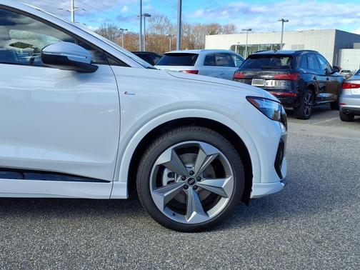 Glacier White Metallic 2025 Audi Q4 e-tron Sportback Premium Plus 55 quattro