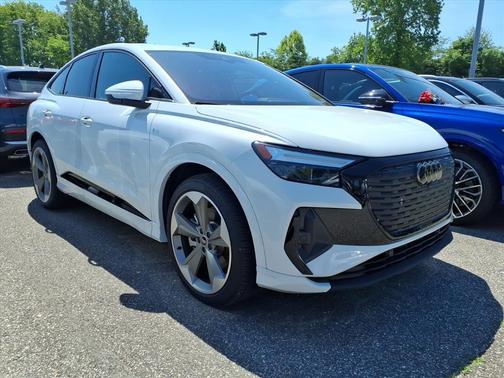 Glacier White Metallic 2025 Audi Q4 e-tron Sportback Premium Plus 55 quattro