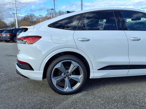 Glacier White Metallic 2025 Audi Q4 e-tron Sportback Premium Plus 55 quattro
