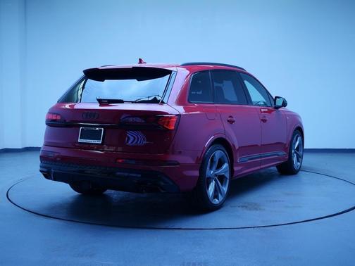 Chili Red Metallic 2026 Audi Q7 55 Prestige