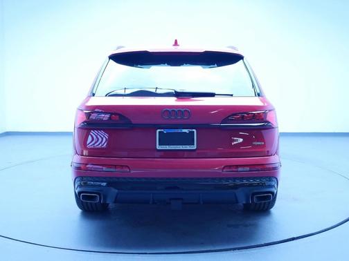 Chili Red Metallic 2026 Audi Q7 55 Prestige