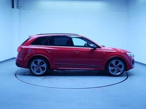 Chili Red Metallic 2026 Audi Q7 55 Prestige