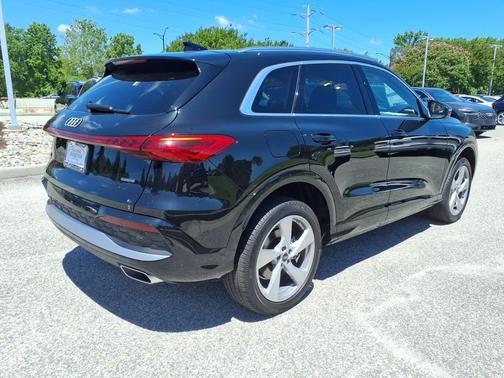Navarra Blue Metallic 2026 Audi Q5 Prestige TFSI quattro S tronic