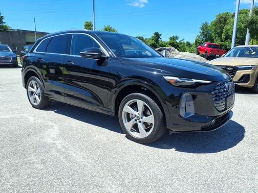 Navarra Blue Metallic 2026 Audi Q5 Prestige TFSI quattro S tronic