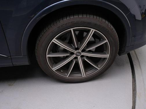 Waitomo Blue Metallic 2025 Audi Q7 45 Premium Plus