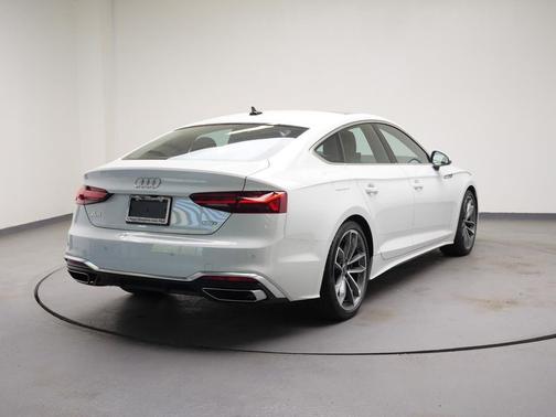 2025 Audi Q7 45 Premium Plus