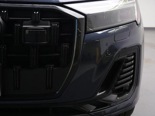 Waitomo Blue Metallic 2025 Audi Q7 45 Premium Plus