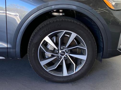 Daytona Gray Pearl Effect 2024 Audi Q5 45 S line Premium Plus