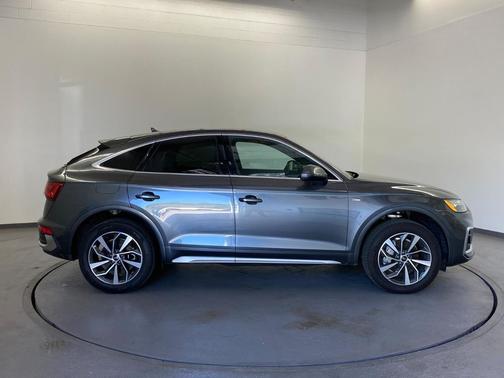 Daytona Gray Pearl Effect 2024 Audi Q5 45 S line Premium Plus
