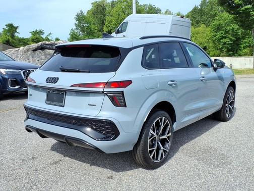 Arrow Gray Pearl Effect 2026 Audi Q3 TFSI quattro S tronic